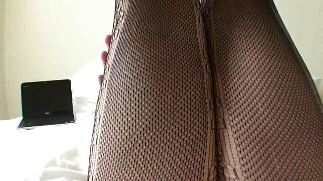 دنی D fucks در لمینا چوب برای عکس متحرک دوجنسه