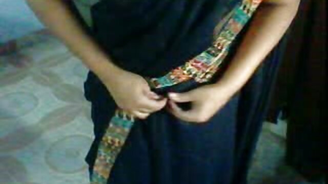خواهری, سفارشات, جولیا ان به خوردن او را در تصاویر متحرک سک یک دسته سه تایی!